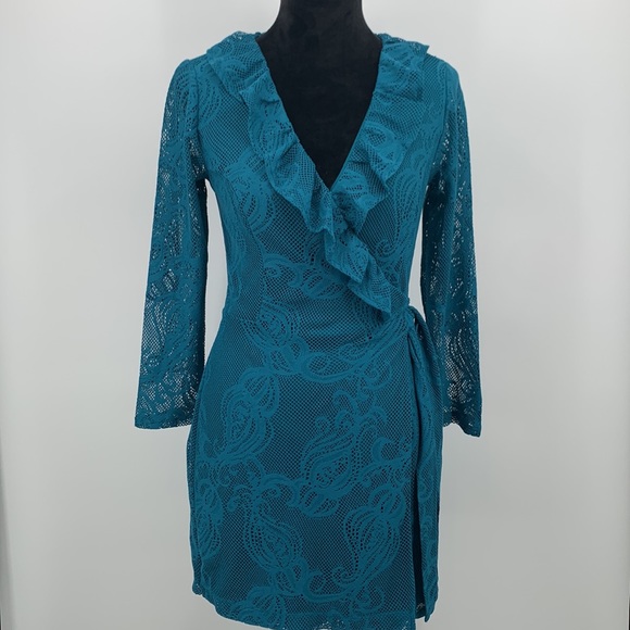 NWT Lilly Pulitzer Dress size Small Tiki Wrap Ruffle Tidal lace teal - Picture 3 of 11